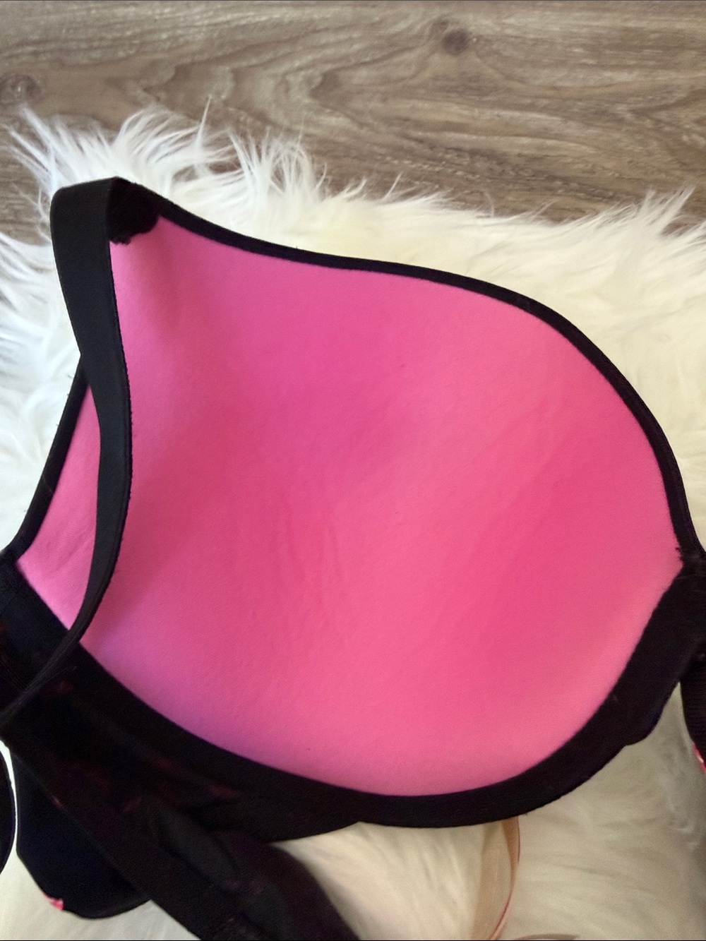 Victoria Secret Black Push-Up Bra with Pink Candy Cane Heart Detail Holiday Bra - Picture 5 of 6